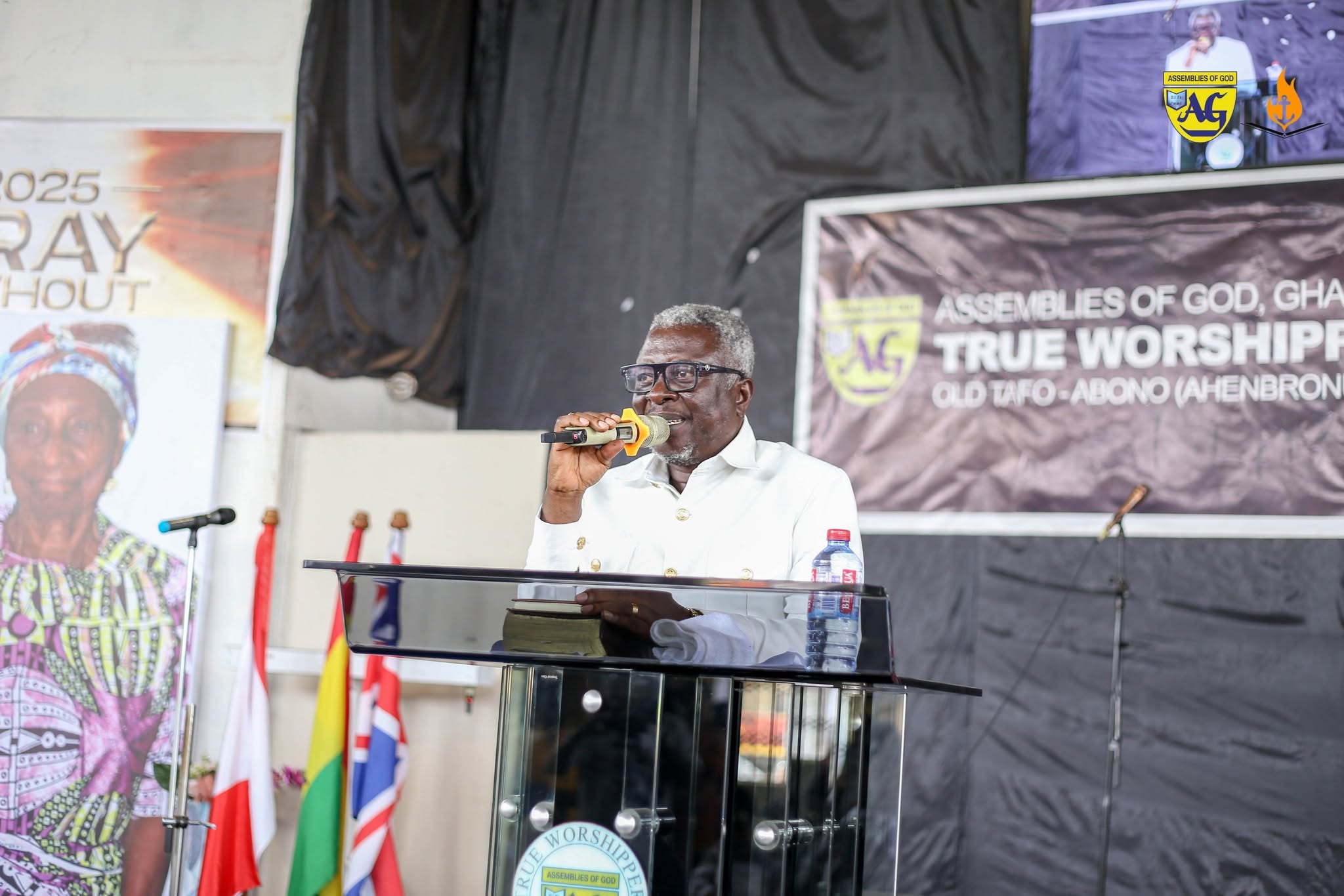 Rev. Prof. Paul Frimpong Manso preaching at the pulpit